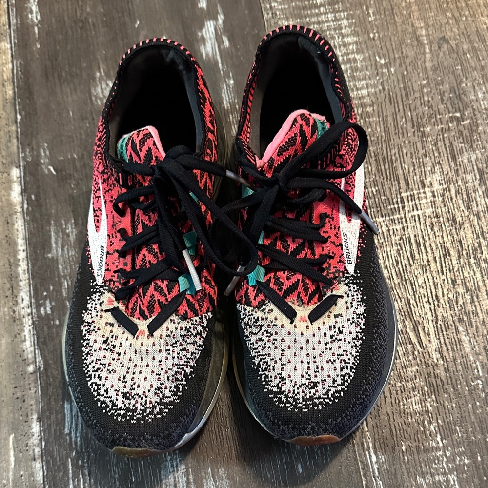 Brooks Bedlam Athletic Shoes - Black, Pink